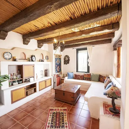 With Shared Pool And Backyard In Bodrum 빌라 *