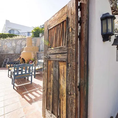 ヴィラ With Shared Pool And Backyard In Bodrum